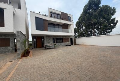 4 Bed Townhouse with En Suite at New Runda
