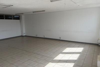 600 ft² Commercial Property with Service Charge Included at Baricho Road - 2