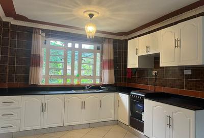 Serviced 2 Bed Apartment with En Suite in Runda - 3