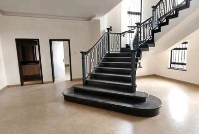 4 Bed Townhouse with En Suite in Karen - 2