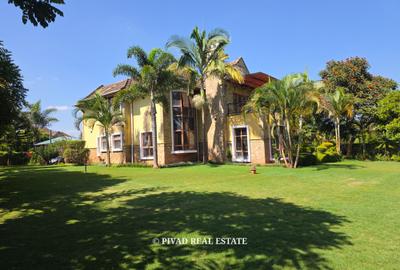 5 Bed House with Swimming Pool in Runda