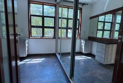 5 Bed Villa with En Suite at Moyne Drive - 3