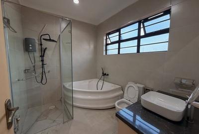 4 Bed House with En Suite at Membley - 2