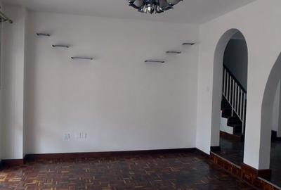 5 Bed House with En Suite in Westlands Area - 4
