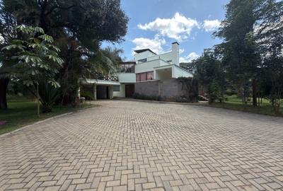 2 ac Residential Land in Karen Hardy