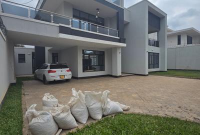 6 Bed House with En Suite at Kimbo - 2