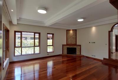 5 Bed Townhouse with En Suite in Lavington - 3