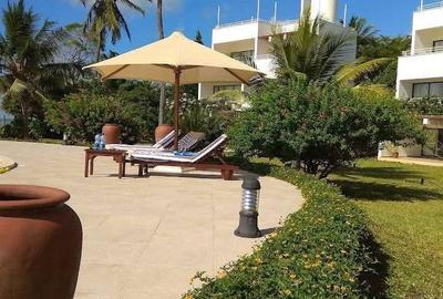 6 Bed Villa with En Suite in Diani - 4