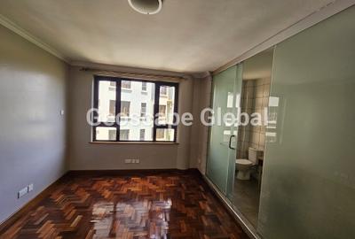 3 Bed Apartment with En Suite in Riverside - 2