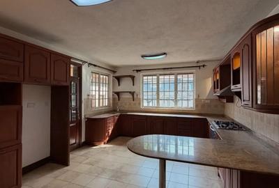5 Bed House with En Suite in Runda - 3