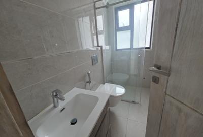 6 Bed Villa with En Suite in Runda - 4