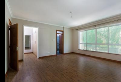 3 Bed Apartment with En Suite in Riverside - 3