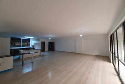 4 Bed Apartment with En Suite at Parklands - 3