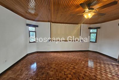 5 Bed House with En Suite in Runda - 3