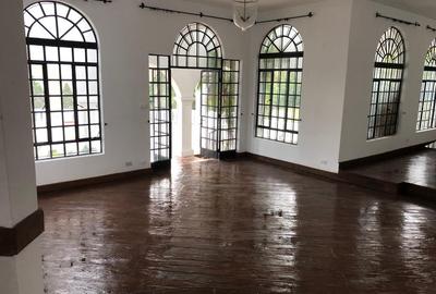 5 Bed House with En Suite in Nyari - 3