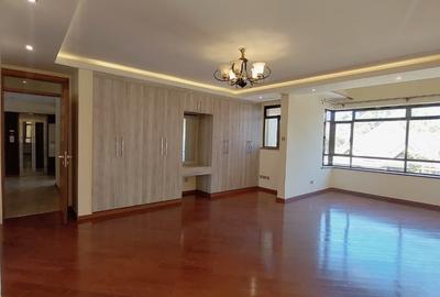 5 Bed Townhouse with En Suite at Convent Drive - 2