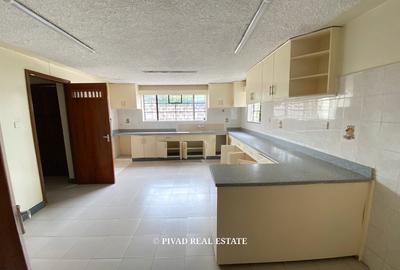 5 Bed House with Garden in Runda - 3