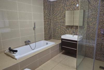 3 Bed Apartment with Swimming Pool in Parklands - 3