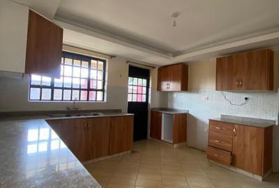 5 Bed Townhouse with En Suite in Garden Estate - 3