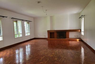 4 Bed Townhouse with En Suite in Hill View - 3