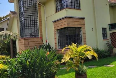 4 Bed Townhouse with En Suite in Kitisuru