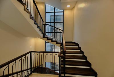 5 Bed Townhouse with En Suite at Manyani East - 3