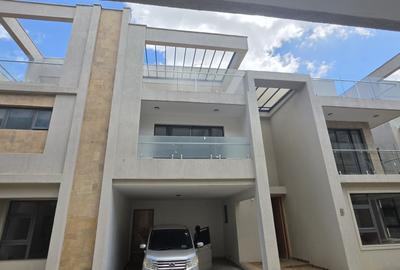 6 Bed Villa with En Suite at Lavington - 2