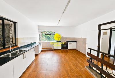 5 Bed House with En Suite in Nyari - 4