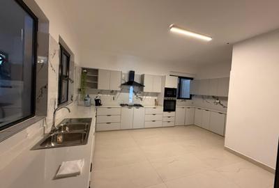 3 Bed Apartment with En Suite at Westlands - 4