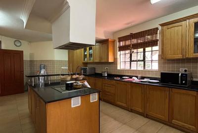5 Bed House with En Suite in Runda - 4