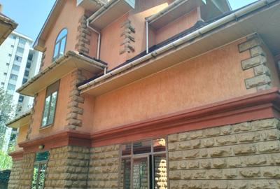 5 Bed Townhouse with En Suite in Lavington - 2