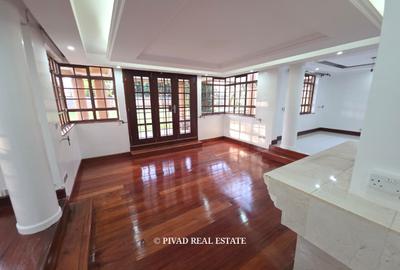 5 Bed House with Swimming Pool in Runda - 3