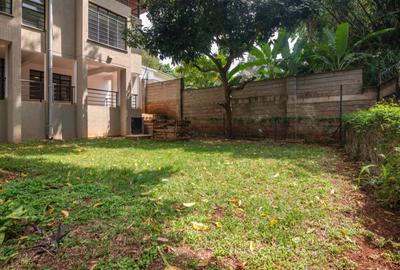 4 Bed House with En Suite at Lavington - 4