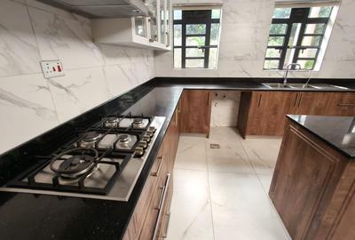 6 Bed House with En Suite at New Kitisuru - 4