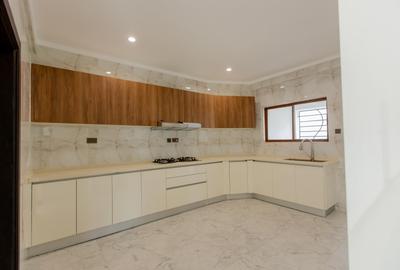 3 Bed Apartment with En Suite at Mandera Road - 4