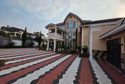 6 Bed House with En Suite in Runda - 3