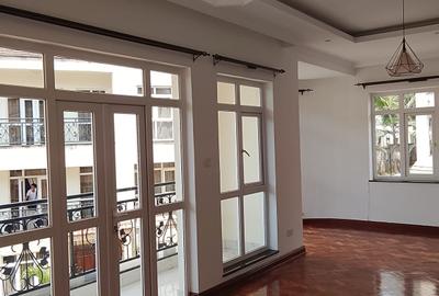 5 Bed Townhouse with En Suite in Lavington - 3