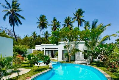 5 Bed Townhouse with En Suite at Greenwood Drive - 3