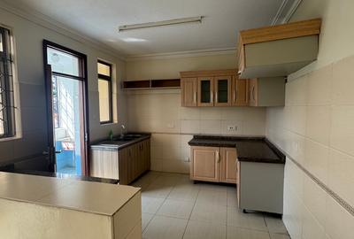 2 Bed Apartment with En Suite at Off Links Road - 4