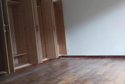 5 Bed Townhouse with En Suite in Lavington - 4