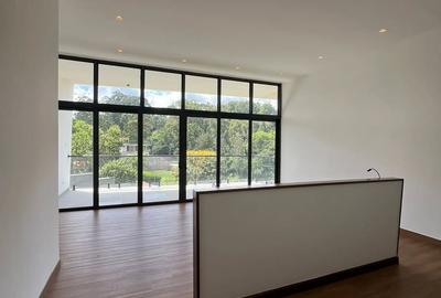 5 Bed Townhouse with En Suite in Nyari - 2