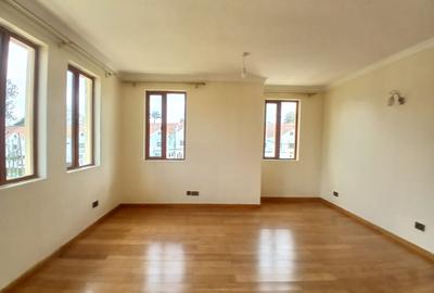 5 Bed Townhouse with En Suite at Riverside Drive - 4