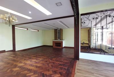 4 Bed House with En Suite at Mountain View - 4