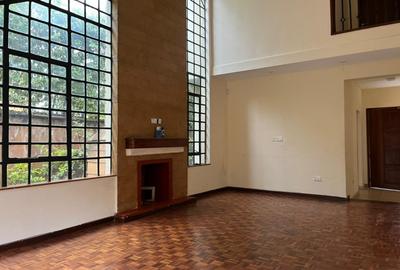 4 Bed Townhouse with En Suite in Kitisuru - 2