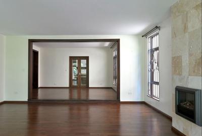 5 Bed House with En Suite in Lavington - 3
