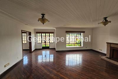 5 Bed Townhouse with En Suite in Spring Valley - 2