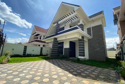 4 Bed House with En Suite in Membley
