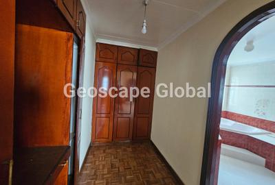 5 Bed House with En Suite in Riverside - 3