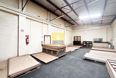 7,500 ft² Warehouse with Parking in Industrial Area - 2