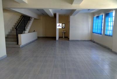7,450 ft² Warehouse with Fibre Internet in Industrial Area